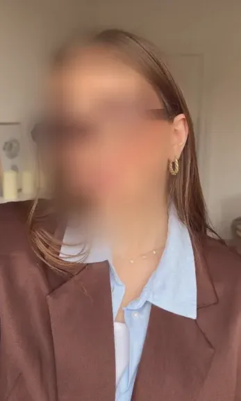 Angela, 32
