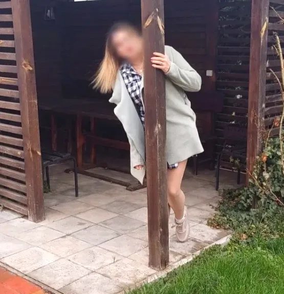 Anneke, 26