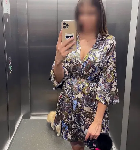 Anneke, 25