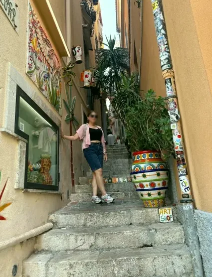 Esther, 35