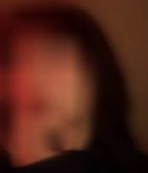 Isabel, 19
