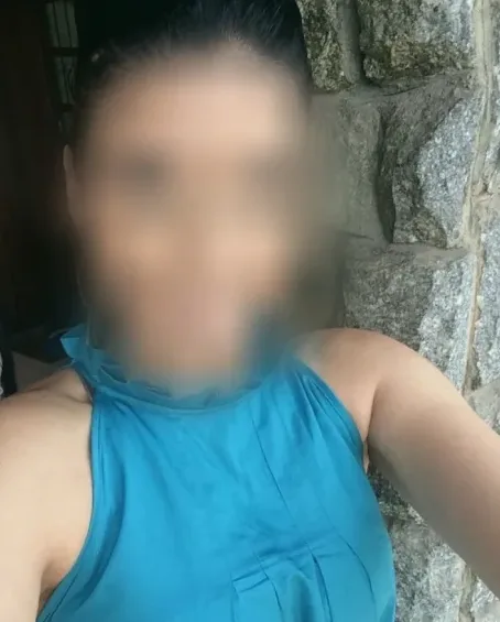 Lois, 34