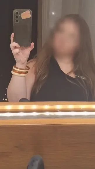 Monique, 19