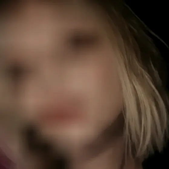 Suzanne, 19