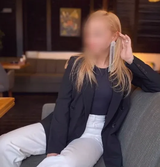 Zeynep, 32