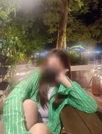 Zeynep, 28