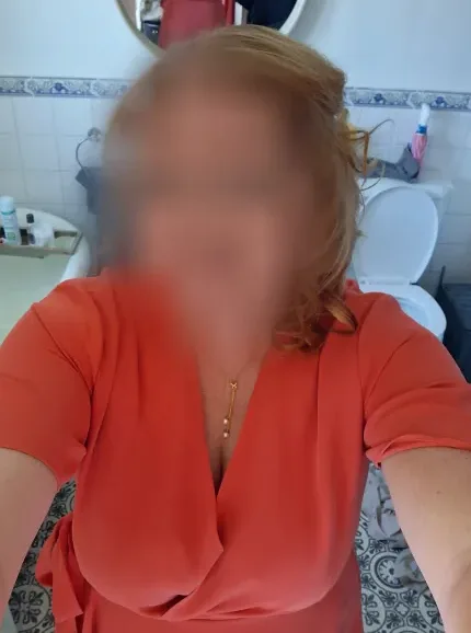 Zoe, 38